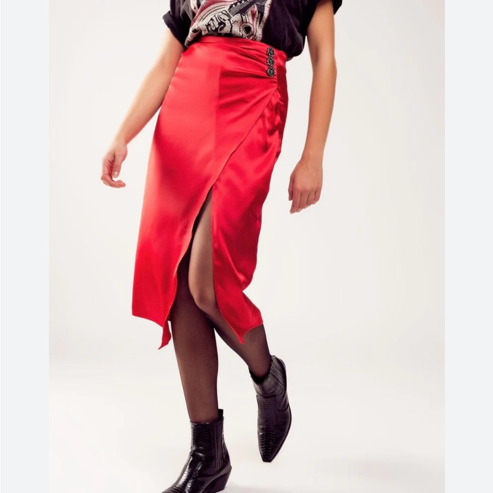 New with tags Q2 split-front midi satin slip skirt size Medium (#10)